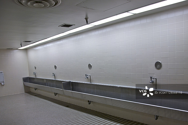 2010年5月，美国加州洛杉矶，洛杉矶会议中心男厕中的小便池图片素材