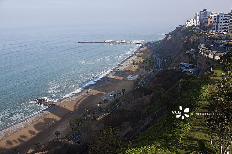 秘鲁利马，米拉弗洛雷斯海滩上的影子图片素材