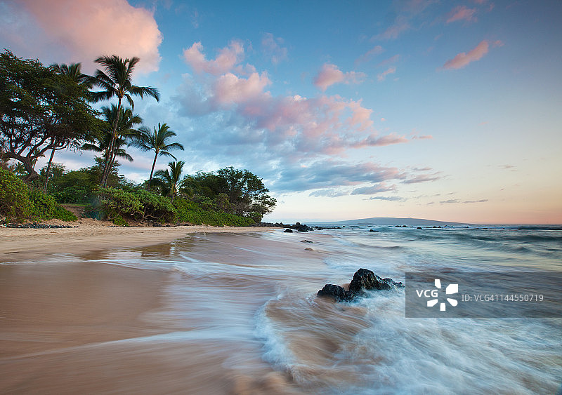 日落时分的热带海滩图片素材