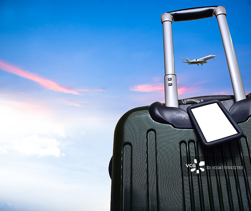 带行李和飞机的旅行概念图片素材