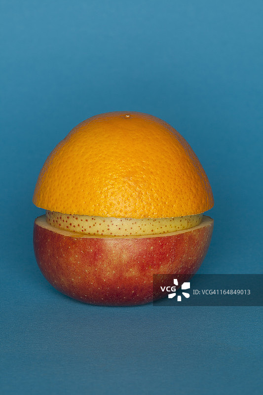 不均匀的不同的水果片堆叠组成一片水果的形状图片素材