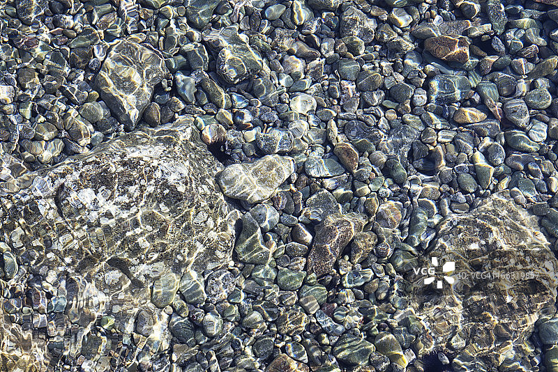 石头在水下图片素材