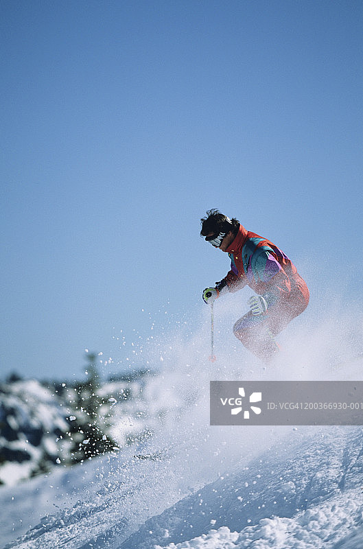 男子滑雪，Squaw谷，美国，加利福尼亚图片素材