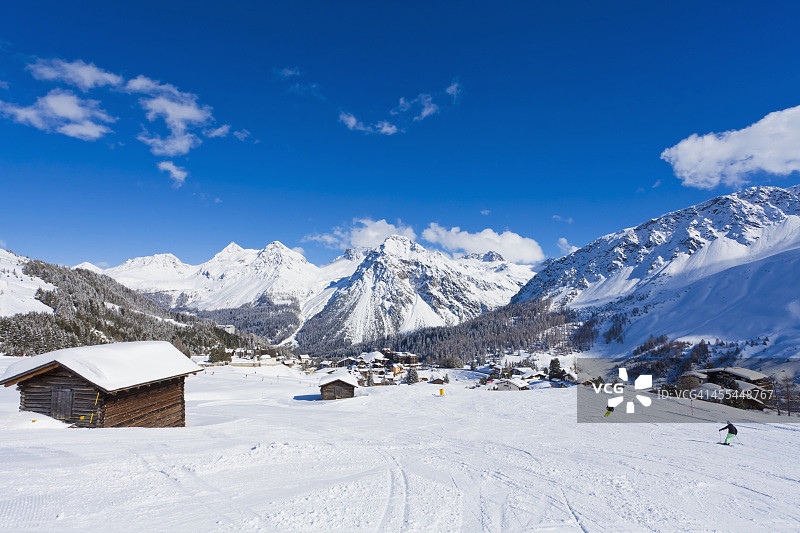 瑞士，阿罗萨被雪覆盖的山脉图片素材