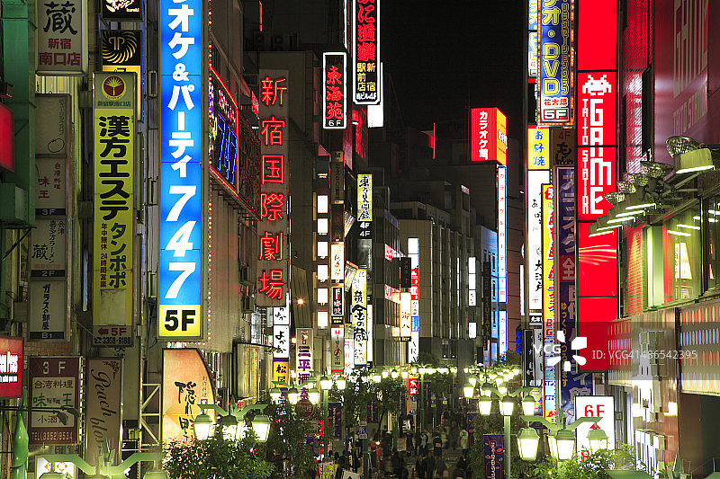 日本东京新宿的夜晚图片素材