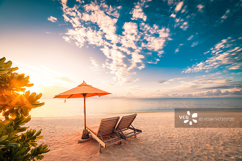 美丽的马尔代夫海滩日落图片素材