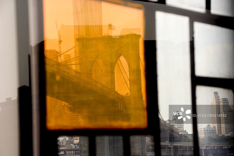 纽约，彩色布鲁克林桥图片素材