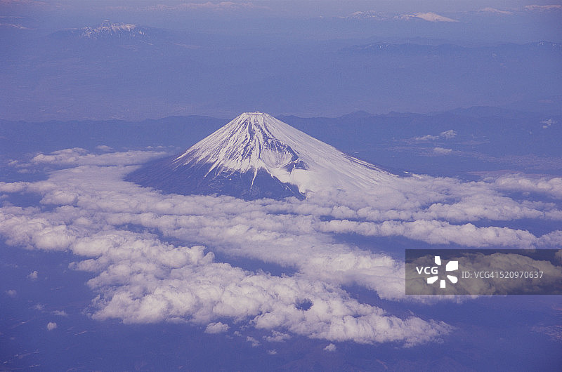 日本，富士山位于本州岛图片素材
