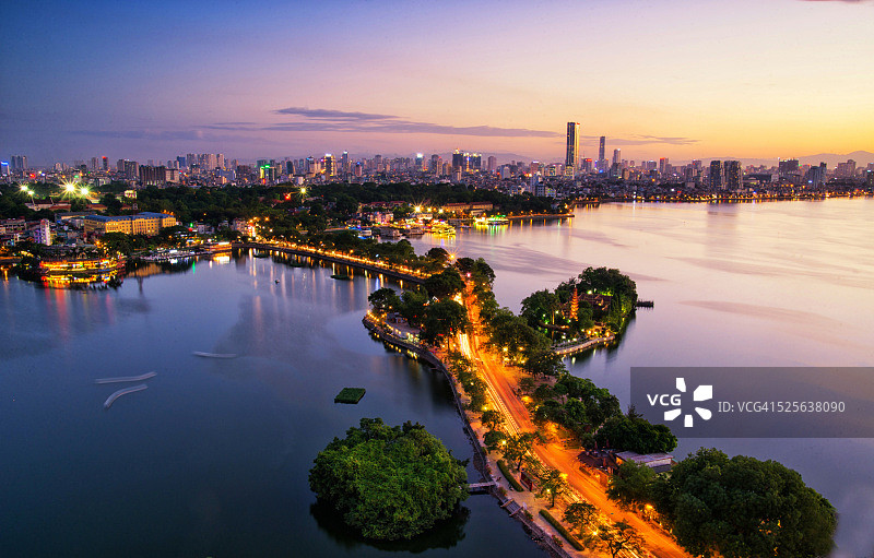 鸟瞰图的河内天际线城市景观在日落时间图片素材