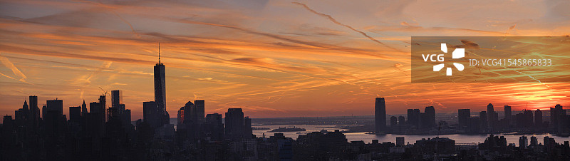 美国，纽约州，新泽西州，日落时的城市景观图片素材