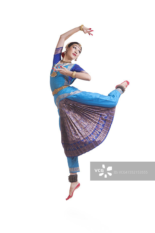 全身舞者表演婆罗多那陀以白色背景图片素材