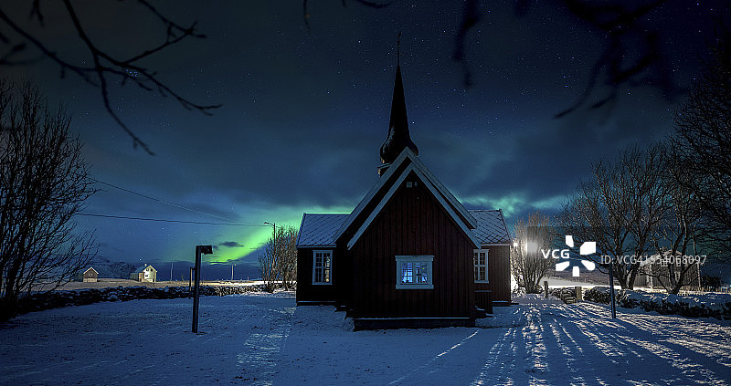 挪威教堂与极光图片素材