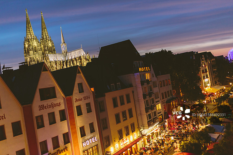 德国，北莱茵-威斯特伐利亚，科隆，老城，科隆大教堂的夜景图片素材