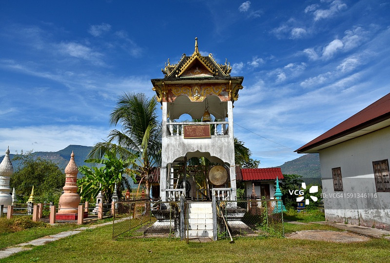 亚洲寮法府(Vat Phou champasak Lao)沿途的一座佛教寺庙。图片素材