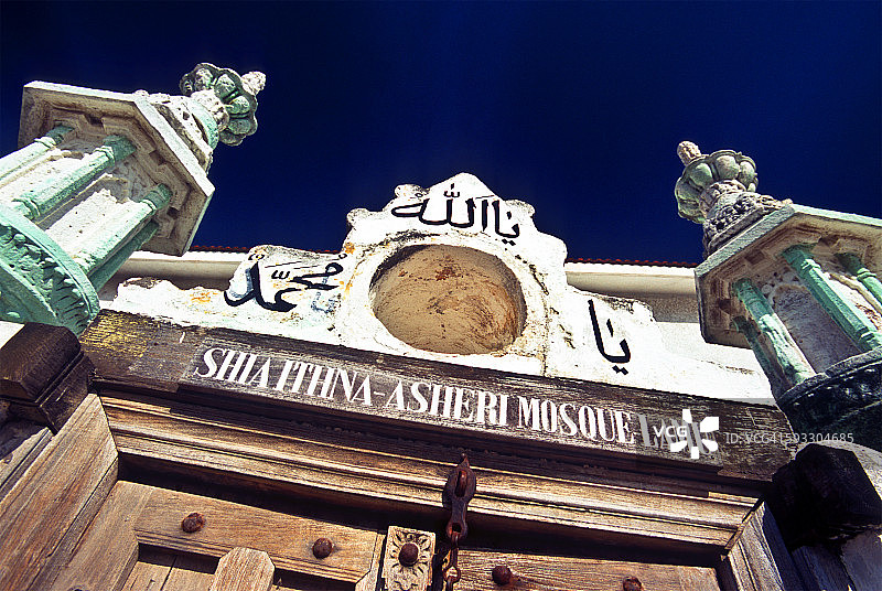 拉穆岛上的什叶派伊特纳阿什里清真寺图片素材