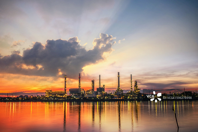 石油和天然气工业-炼油厂-日出厂-石化厂图片素材
