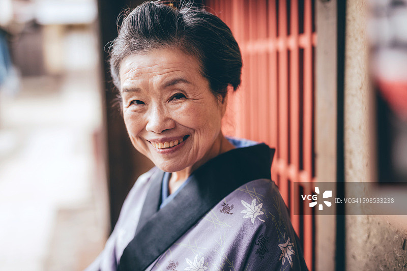 传统日本老年女性图片素材