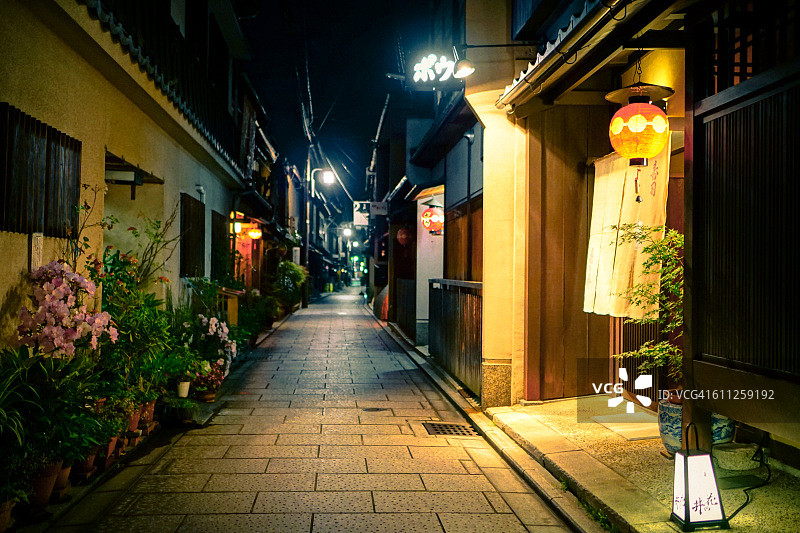 Kyoto Hanamachi (京の花街) at Night in Gion (祇園) Kyoto (京都) Japan图片素材