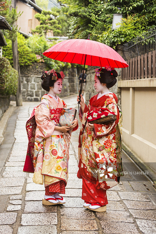 舞子学徒艺妓日本妇女在传统和服图片素材