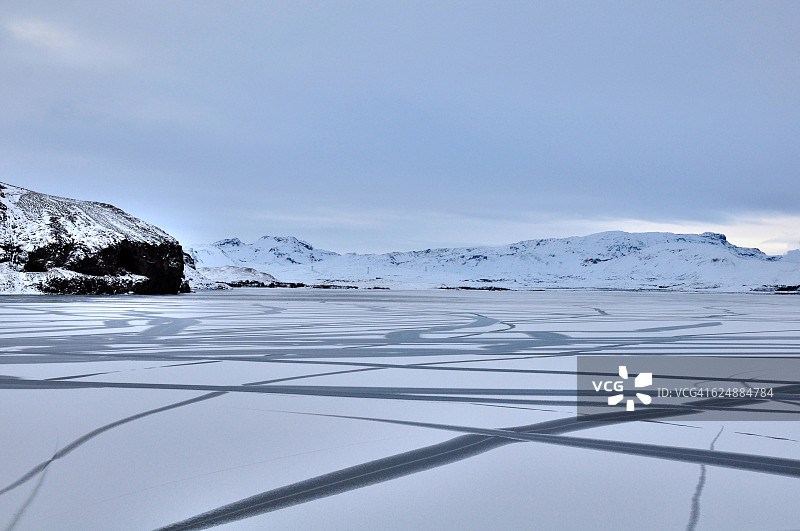 冰岛Thingvellir的Thingvallavatn冰湖图片素材
