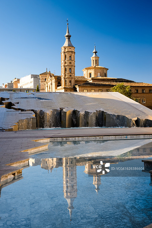 西班牙萨拉戈萨的圣胡安德洛斯潘尼特斯教堂。图片素材