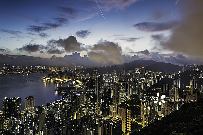 黎明时的香港天际线图片素材
