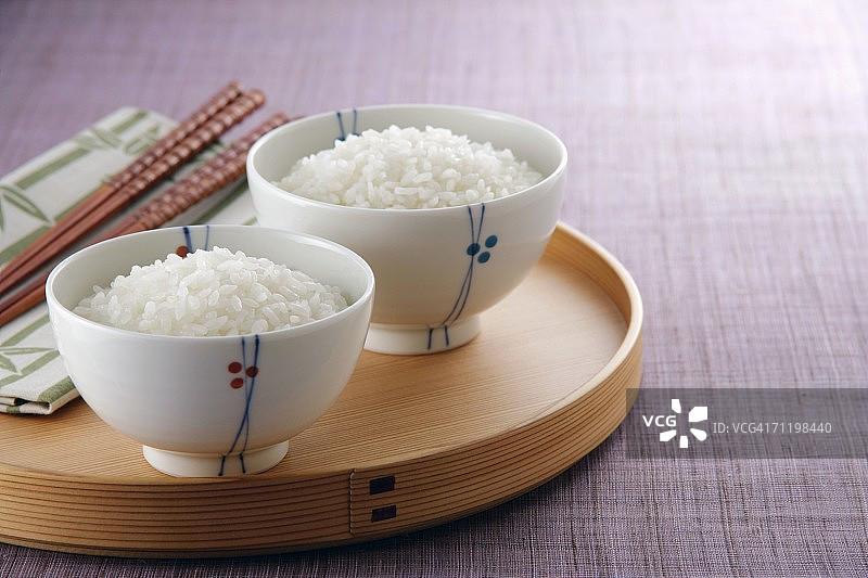 米饭在碗里蒸图片素材