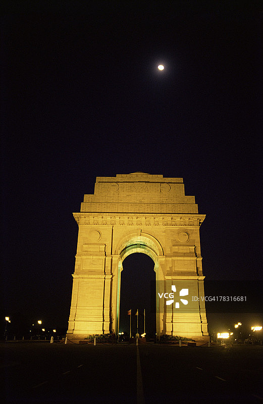 照亮印度门晚上，新德里，印度图片素材