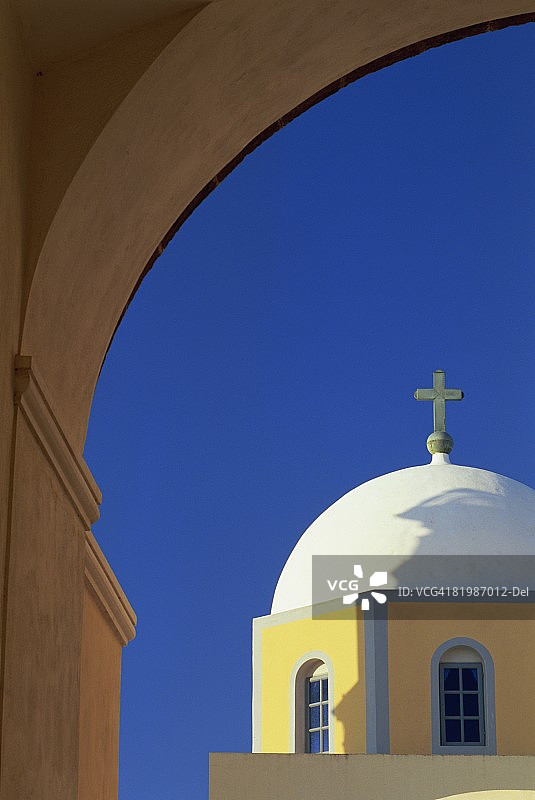 教堂圆顶和拱门，菲拉，圣托里尼，基克拉迪斯，希腊群岛，希腊，欧洲图片素材