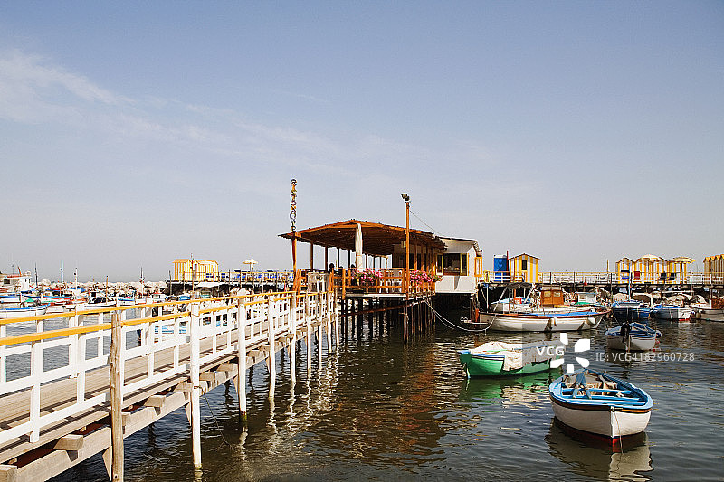 意大利坎帕尼亚的那不勒斯省，格兰德码头，卡普里，索伦托，索伦廷半岛，泊在港口图片素材