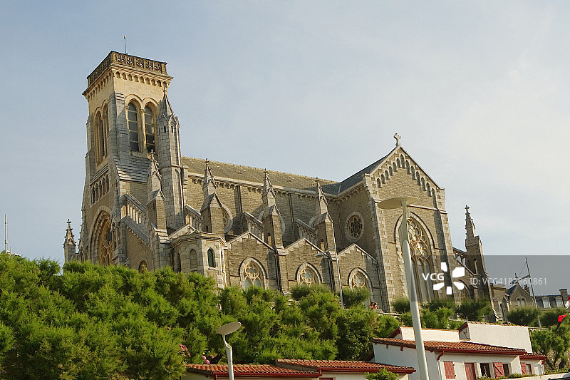 低角度的大教堂，圣欧也妮教堂，比亚里茨，法国图片素材