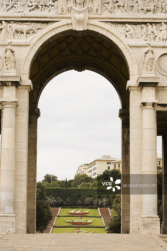 公园入口，卡拉维尔楼梯，胜利广场，热那亚，利古里亚，意大利图片素材