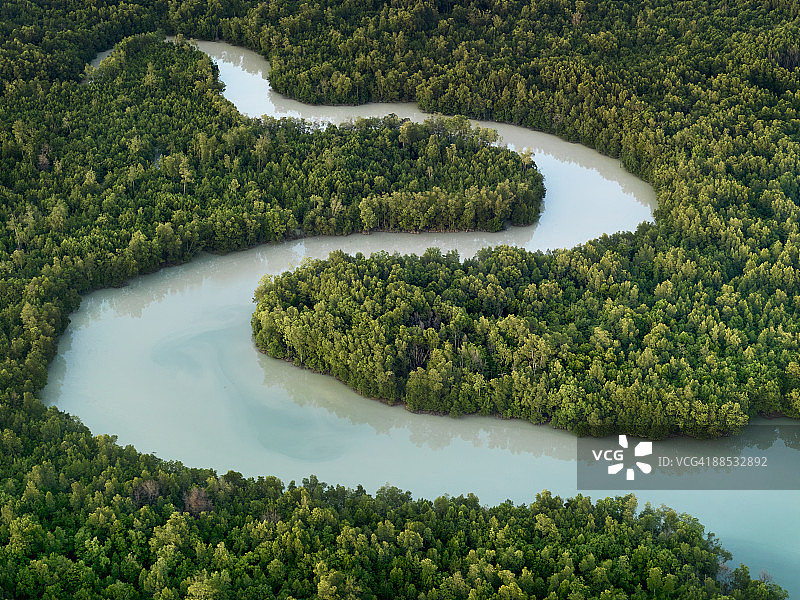 印尼柔佛州一条蜿蜒的河流。图片素材