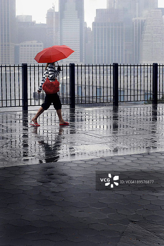 红色的伞图片素材