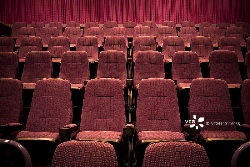 电影院的空椅子。图片素材