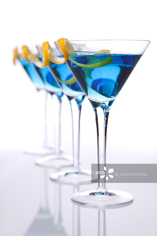垂直的蓝色鸡尾酒图片素材