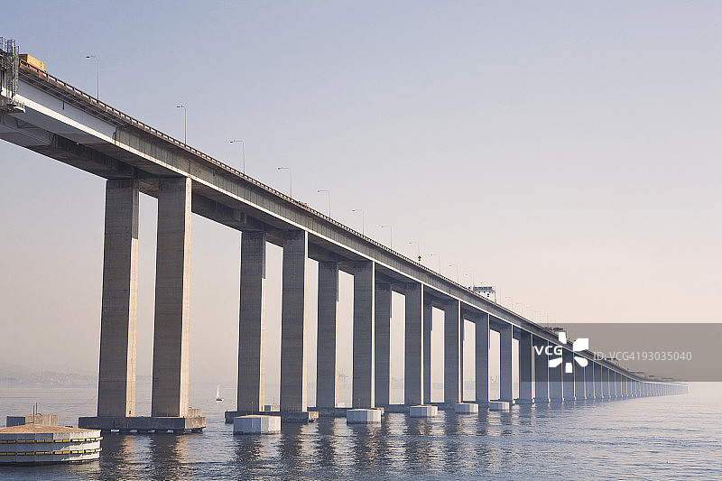 跨海大桥，里约-尼泰罗伊大桥，瓜纳巴拉湾，巴西里约热内卢图片素材
