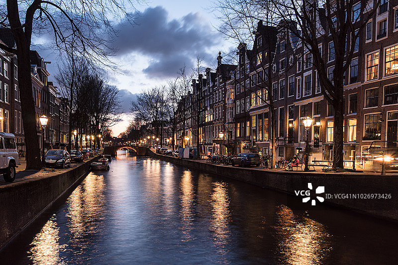阿姆斯特丹古城运河的暮色图片素材