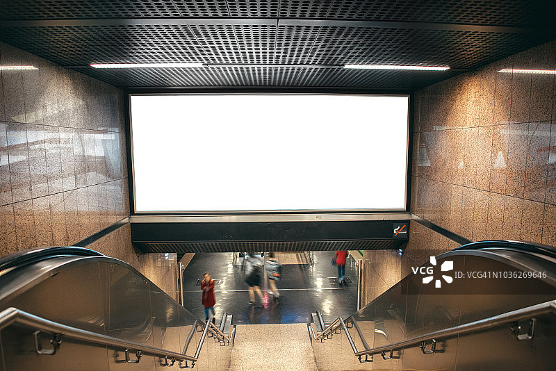 地铁站的空白广告牌图片素材
