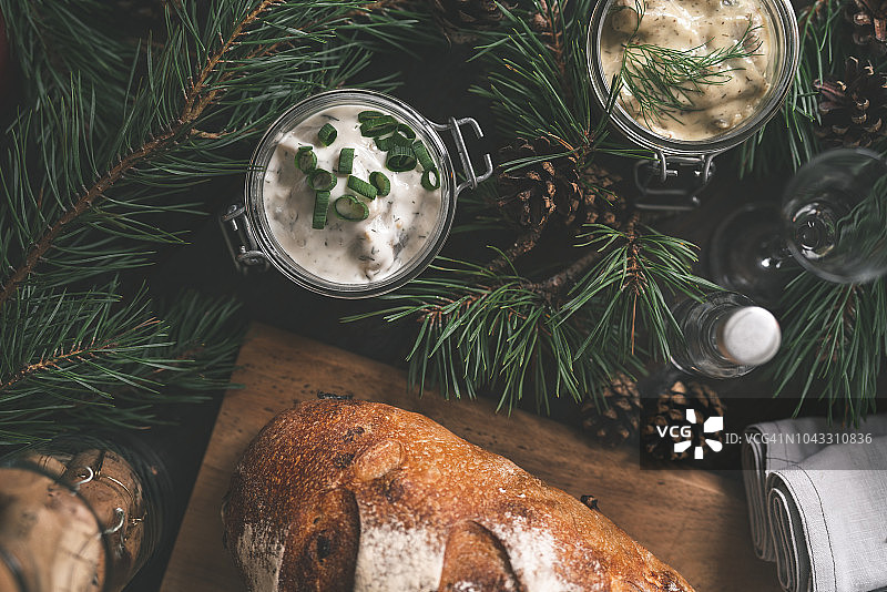传统的瑞典腌鲱鱼在圣诞节图片素材