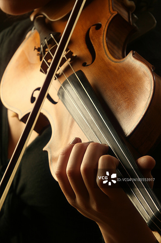 小提琴演奏图片素材