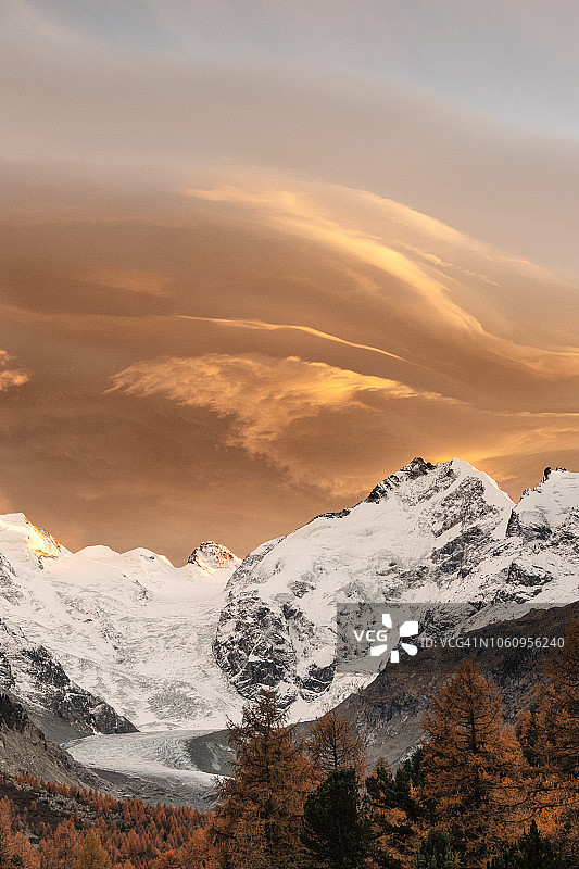 Piz Bernina和Morteratsch冰川，瑞士图片素材