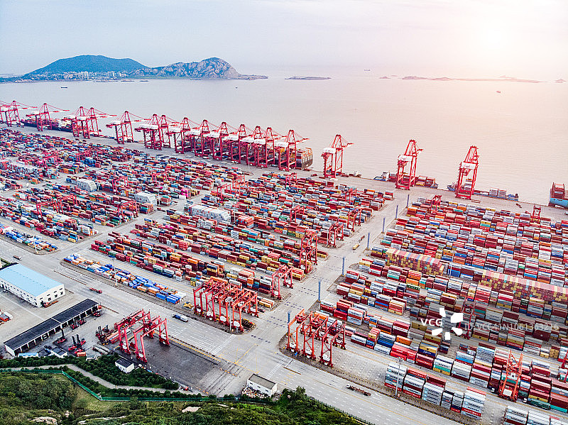 繁忙的洋山集装箱港口，上海，中国图片素材
