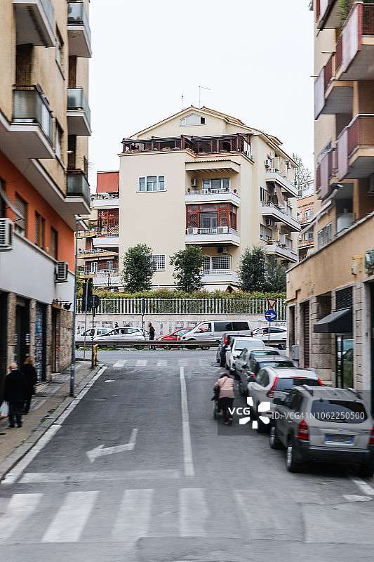 陡峭的罗马街道——意大利罗马图片素材