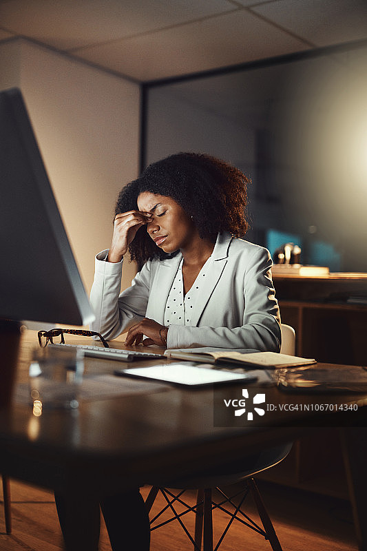 压力是紧张性头痛的常见诱因图片素材