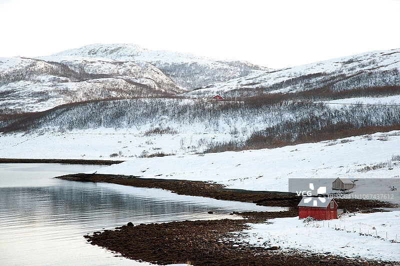 挪威北部托霍普冰冻海湾图片素材