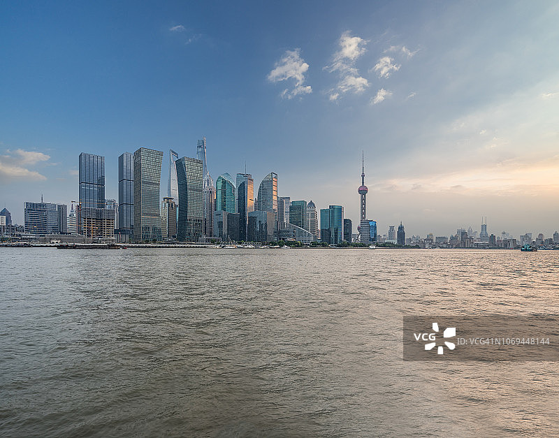 以黄浦江为上海地标图片素材
