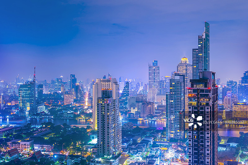 曼谷市中心沙顿路的摩天大楼图片素材