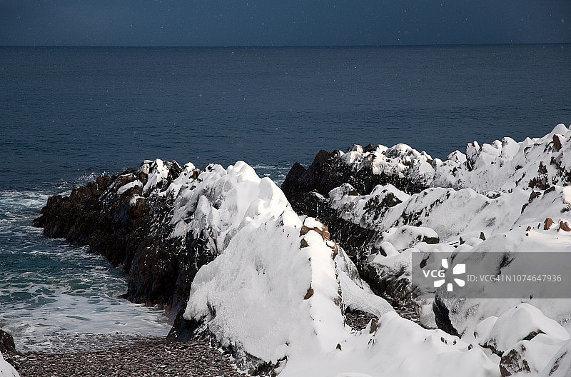 挪威北部桑德峡湾的冬季峡湾景观图片素材