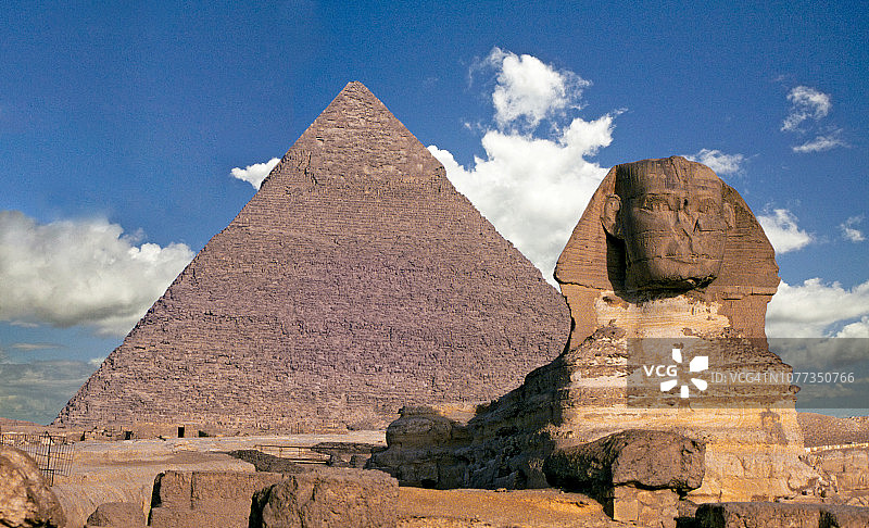 埃及吉萨的金字塔和狮身人面像图片素材